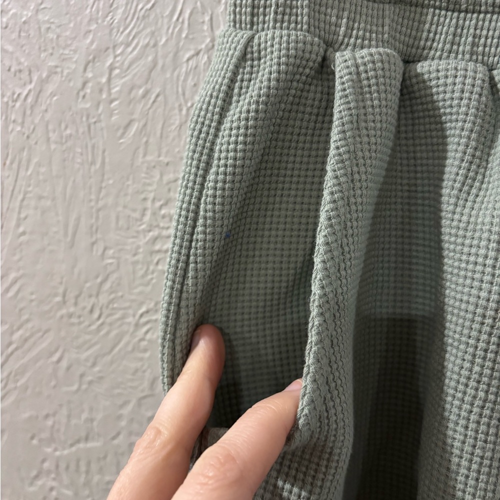 Comfrt Waffle Knit Lounge Casual Shorts in Sage Green Adjustable waist size L - Picture 4 of 7